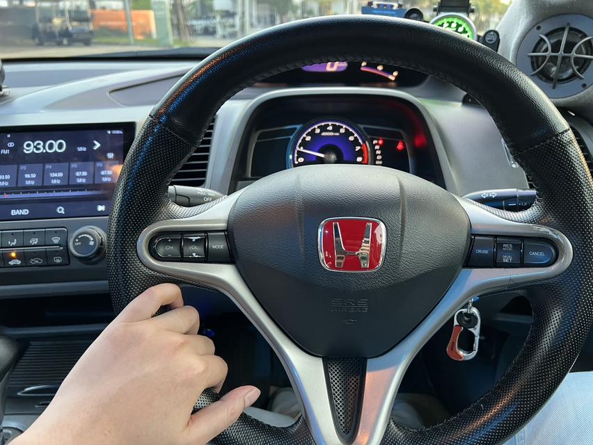 2011 Honda Civic FD ออโต้ สีขาวภายในดำหายาก รถสวยมาก รูปที่ 10