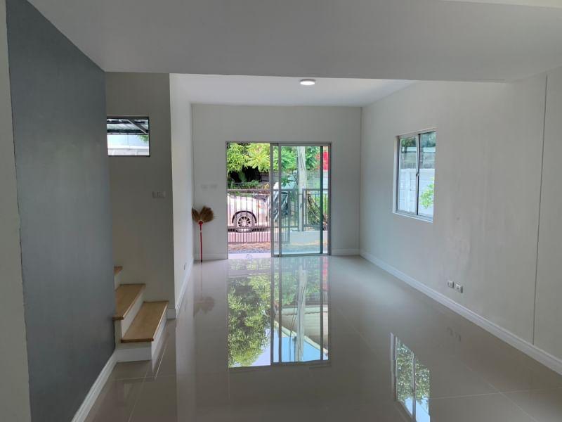 ขาย :ทาวน์เฮาส์ 2 ชั้น (มุม) เนื้อที่ 29.4 ตรว.  หมู่บ้านพฤกษาวิลล์ 48 ถนนวัดเวฬุวนาราม 32  7