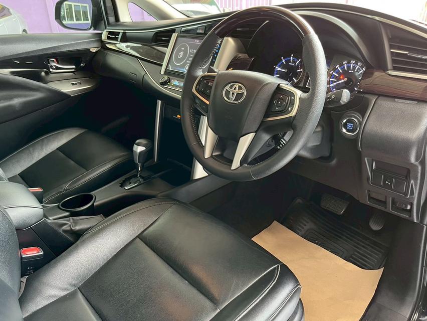TOYOTA INNOVA CRYSTA 2.8 PREMIUM 2022 9