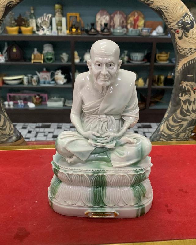 หลวงปู่ทวดเนื้อเรซิน 4