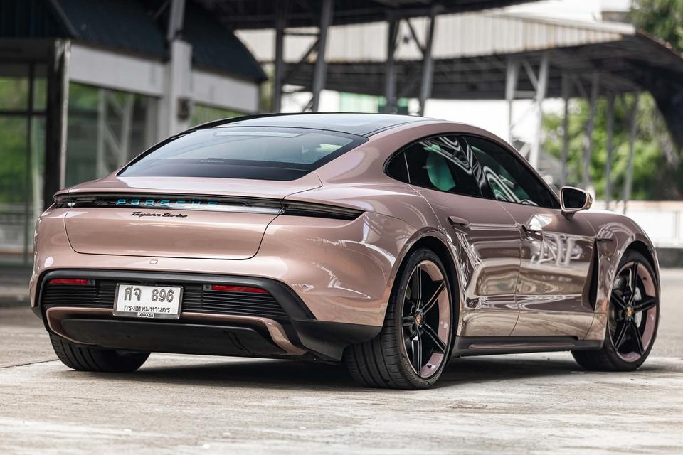 Porsche Taycan Turbo (2023) 2