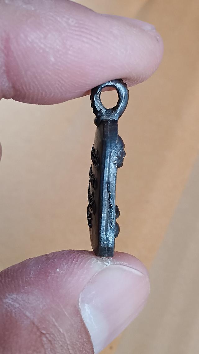 เหรียญหลวงพ่อเงิน บางคลาน พิมพ์จอบใหญ่ ออกวัดตะพานหิน จ.พิจิตร ปี 2525 3