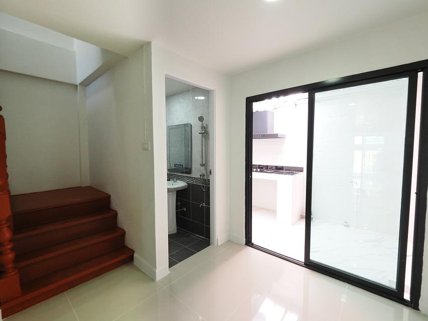 ขายทาวน์เฮ้าส์ 2 ชั้น ม.พรร่มเย็นวิลล่า ขนาด 20 ตร.ว. 3นอน 2น้ำ [ลำลูกกา11-เสมาฟ้าคราม] ขาย 1.38 ล้าน 9