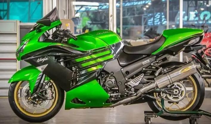 2017 Kawasaki Ninja ZX-14R Ohlins Edition 3