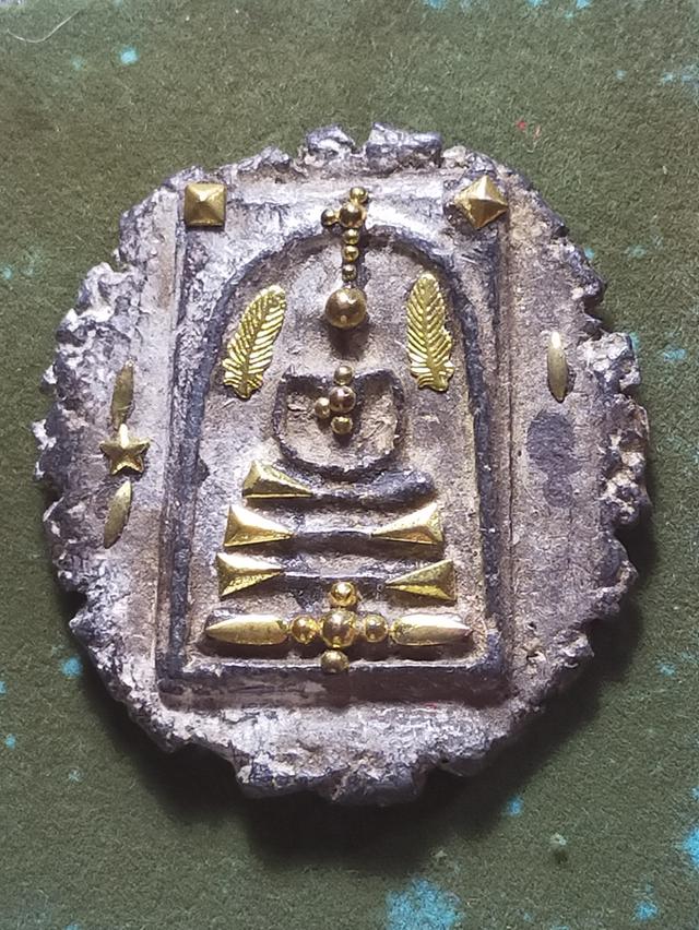 พระสมเด็จเนื้อหาแปลกเก่า