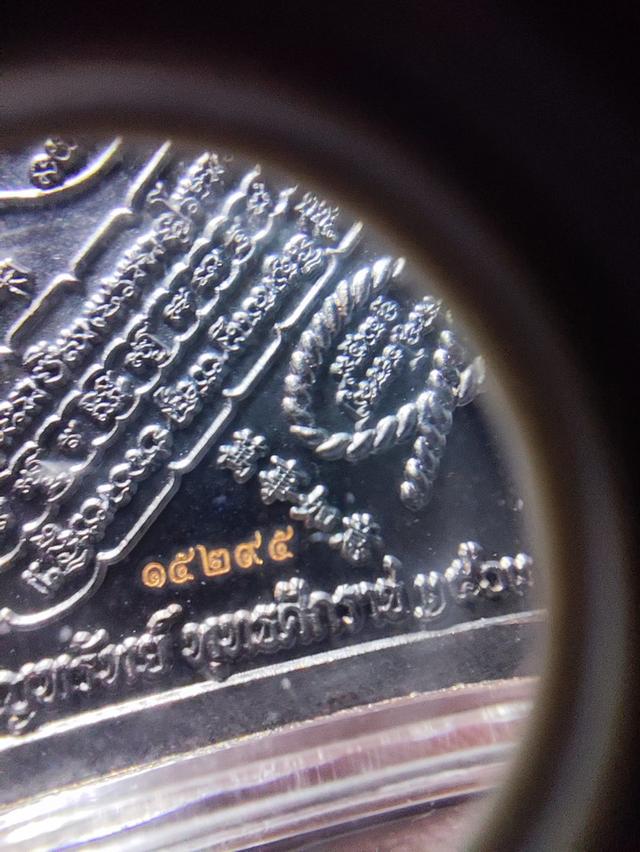 เหรียญท้าวเวสสุวรรณ หลวงพ่ออิฐ วัดจุฬามณี รุ่นเจริญทรัพย์ พิมพ์ใหญ่ เนื้อชนวนรมดำ ปี2563 รูปที่ 3