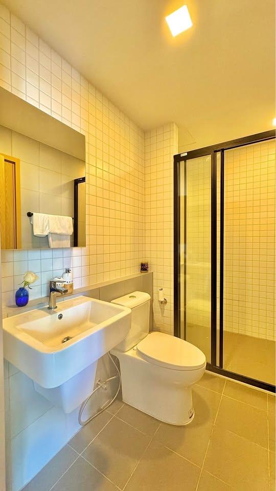 ห้องจริงสวยกว่าในรูปอีกนะ มาดูแล้วจะหลงรักทันที 💖 ให้เช่าคอนโดมิเนียมแล้ววันนี้ ✨ 13