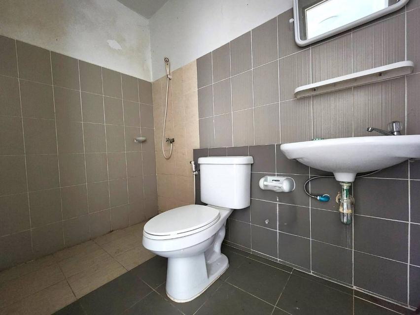 ให้เช่า ทาวน์โฮม HS041 พร้อมเฟอร์ เดินทางสะดวก ติดถนนเมน มบ ไลท์ โฮมทาว์น 128 ตรม 20.6 ตรว บ้านบึง ชลบุรี ทำเลดีใกล้ โลต 6