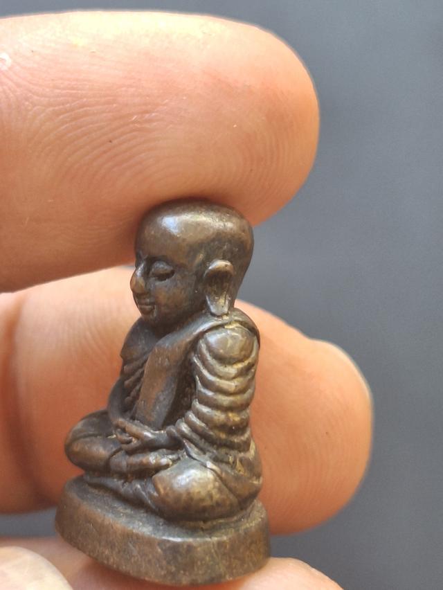 หลวงพ่อเงิน รุ่นเงินล้าน รูปที่ 4