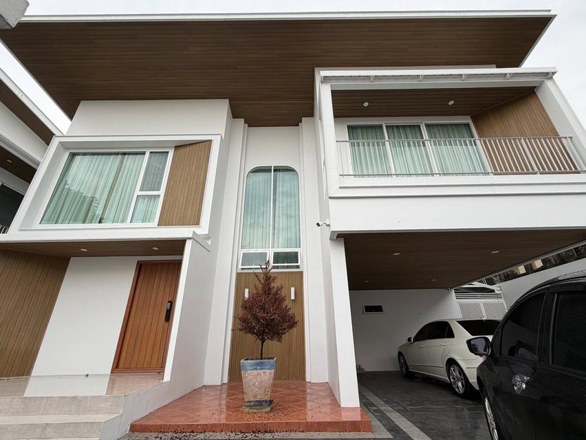 บ้านหรู สไตล์โมเดิร์นเรือนคู่ บ้านเดี่ยวสร้างใหม่ทั้งหลัง ย่านพุทธมณฑลสาย 3 1