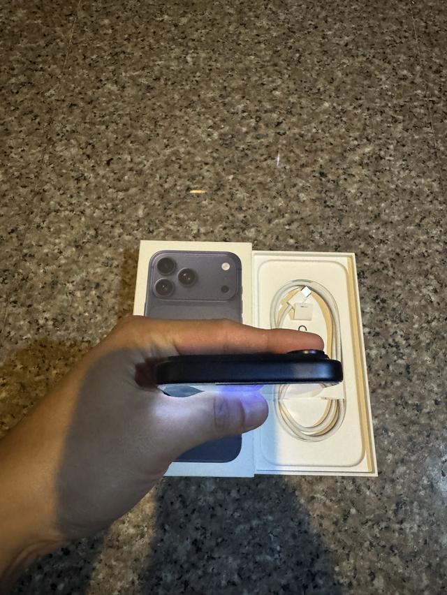 ขายๆๆๆถูกๆๆไอโฟน17ProMaxสีDeep Blue 256กิ๊กมีใบเสร็จครบๆเลยคับยกกล่องอีมี่ตรงอุปกรยังไม่ได้แกะสูนTrueสภาพสวยๆใช้งานปกติหมดทุกๆฟังชั่นเครื่องรีสโตได้ตล