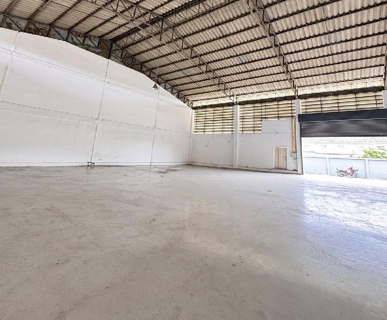 ให้เช่าโกดัง ทำเลดีมาก ริมถนนเทพารักษ์ กม.26 เข้าซอย 40 เมตร / พื้นที่โกดัง 400 ตารางเมตร (20 x 20 เมตร) 2