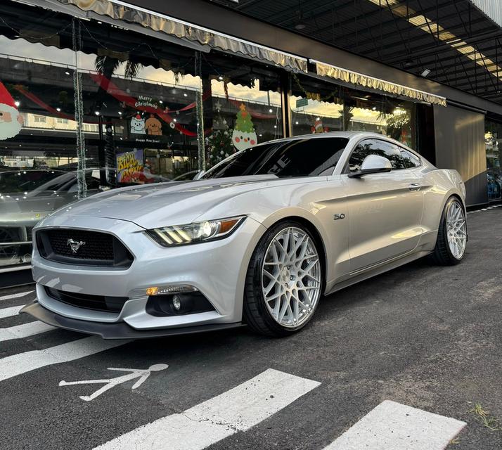 Ford Mustang 5.0L 1