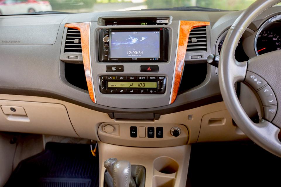 TOYOTA FORTUNER 3.0V 4WD สีเทา เกียร์ออโต้ ปี 2011   18