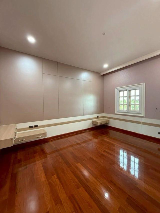 🏰✨ ขาย/เช่า คฤหาสน์หรูปลูกสร้างเอง (1 ไร่) พื้นที่ใช้สอยกว่า 750 ตร.ม. พร้อมสระว่ายน้ำส่วนตัว บิ้วอินหรูทั้งหลัง ใกล้รถไฟฟ้าสายสีชมพู! 15