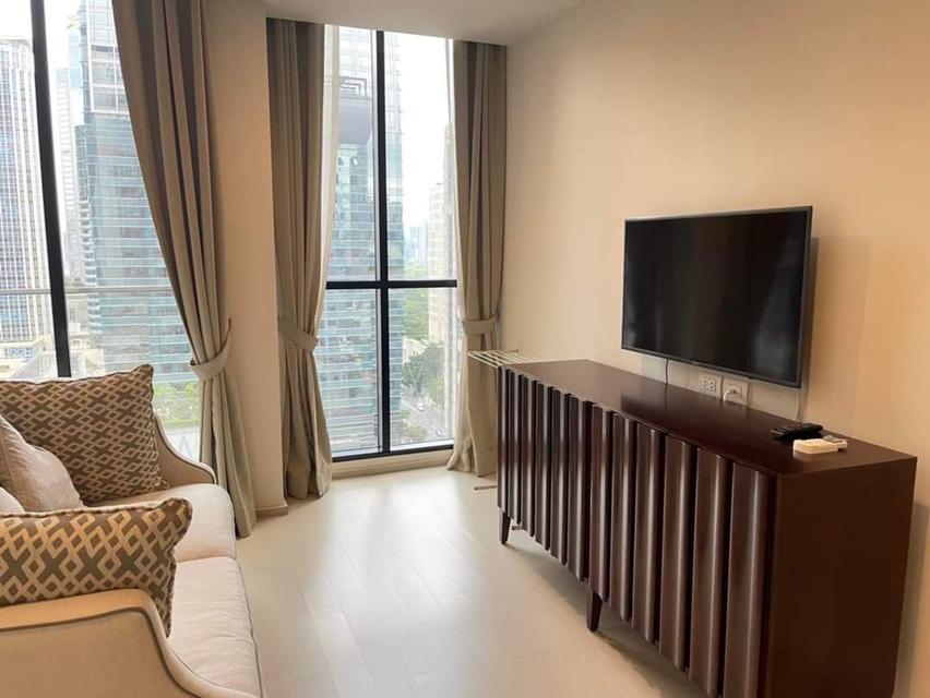 NOBLE Ploenchit, next to the BTS connection, can walk into the mall immediately.Studio room, room size 55 sq m (private elevator) 3