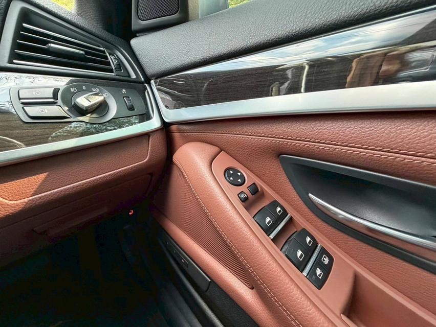 BMW 525D Top ปี11 ดีเซล สีขาวรถสวย สภาพสุดเนี้ยบ เข้าศูนย์ทุกระยะ ใช้น้อย บางเดิมทั้งคัน ไม่เคยชน 14