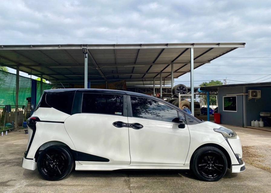 Toyota Sienta 1.5V ตัวท็อปสุด มือสองสภาพดี 3