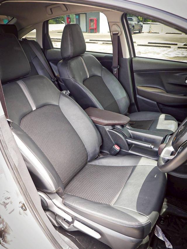 TOYOTA YARIS ATIV 1.2 Smart เกียร์ Auto สีเทา ปี2024 10