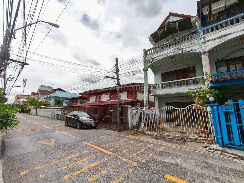 ทาวน์เฮ้าส์ 3 ชั้น ซอยพหลโยธิน 56 ใกล้โรงพยาบาล บี.แคร์ เมดิคอลเซ็นเตอร์ ถนนพหลโยธิน แขวงสายไหม เขตสายไหม กรุงเทพมหานคร