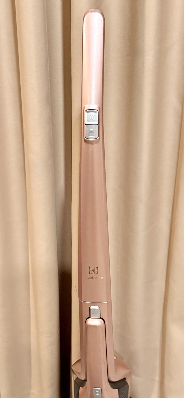เครื่องดูดฝุ่นไร้สาย Electrolux 2 in 1 สีโรสโกลด์ สวยหรู พร้อมอุปกรณ์ครบชุด รูปที่ 7