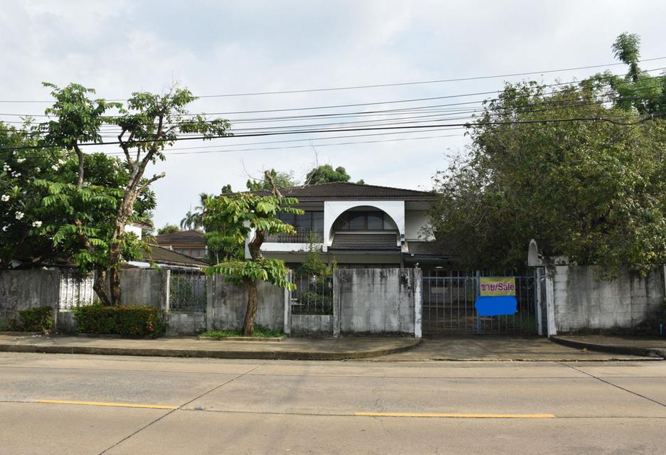 หมู่บ้านปัญญา พัฒนาการ เขตสวนหลวง ขายบ้านพร้อมที่ดิน 160 ตารางวา ติดถนนเมนหลัก ทำเลใกล้ BTS อ่อนนุช 1