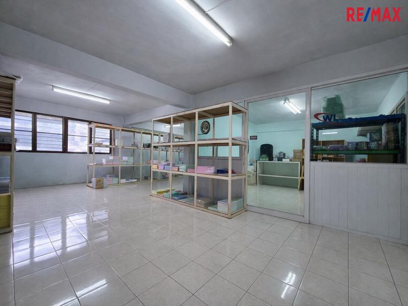 ขายอาคารพาณิชย์ 3.5 ชั้น 3 คูหา พระราม 2 ซอยสะแกงาม 35/3 พื้นที่ใหญ่ เหมาะทำธุรกิจ 8