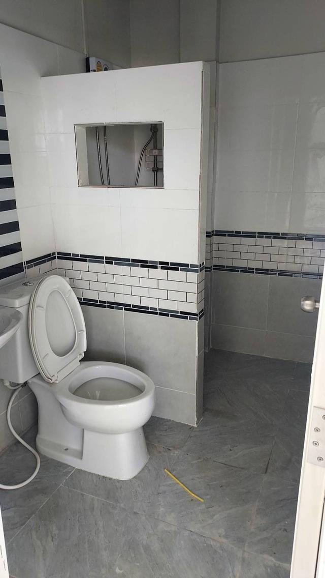 อาคารพาณิชย์ 2 ชั้น ด้านหน้ากว้าง 2 คูหา 2 ห้องนอน 3 ห้องน้ำ 1 ห้องครัว 14