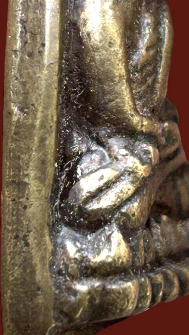 หลวงปู่ทวดหลังเตารีดเนื้อโลหะผสมวรรณะเหลือง 19