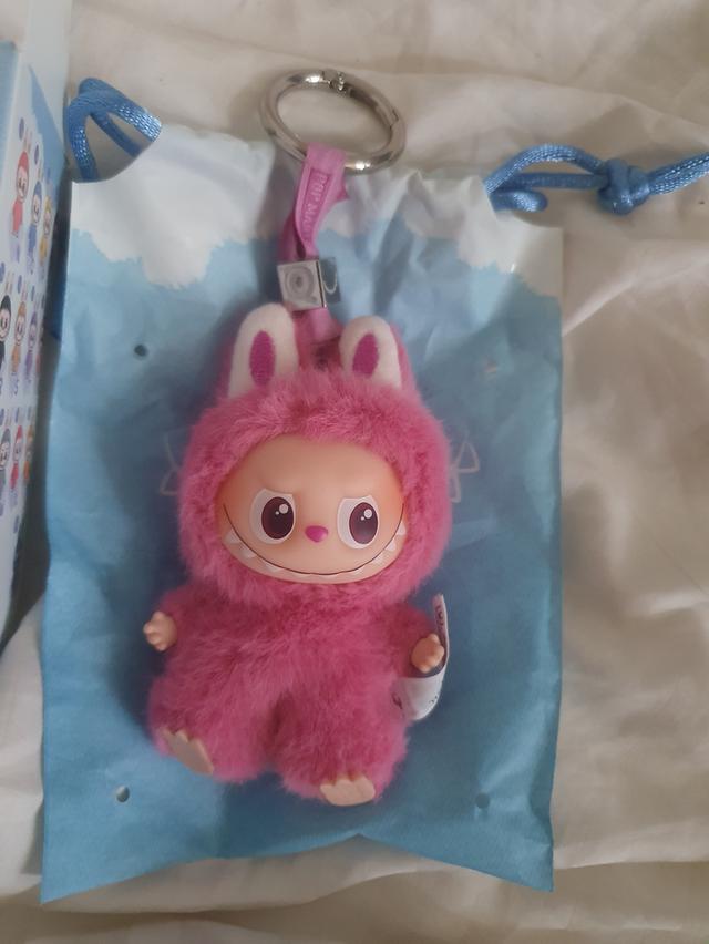 Labubu pin of love ping รูปที่ 2