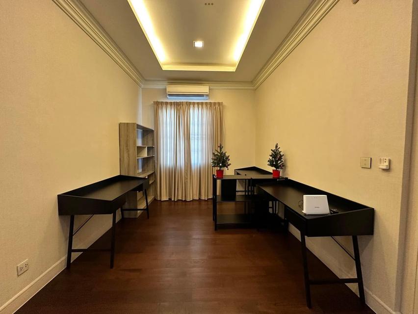 Vายบ้านหรู หมู่บ้านนาราสิริ บางนา กม 10 11
