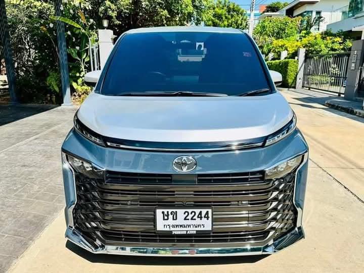 ขาย Toyota Voxy สีสวย