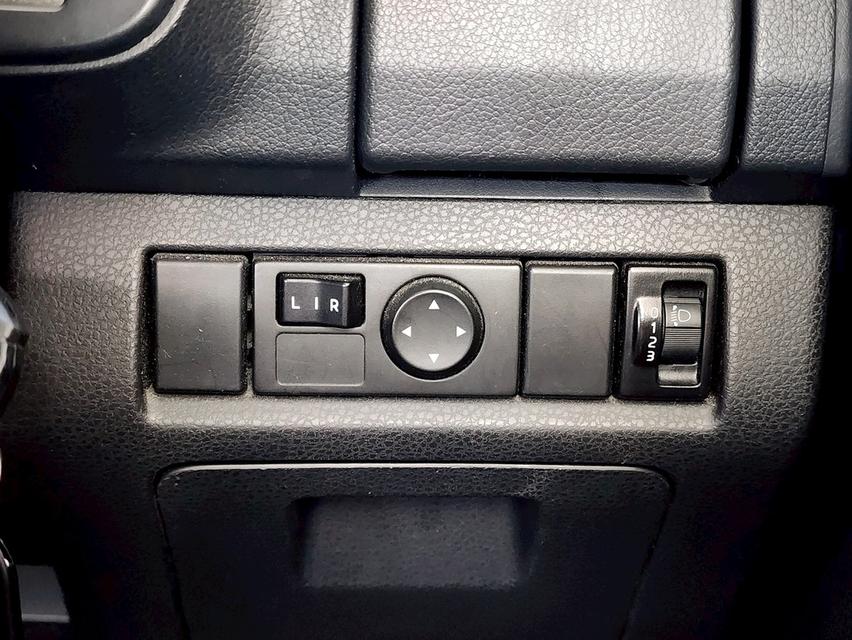  ISUZU D-max Space Cab 1.9L M/T  ปี 2019 15