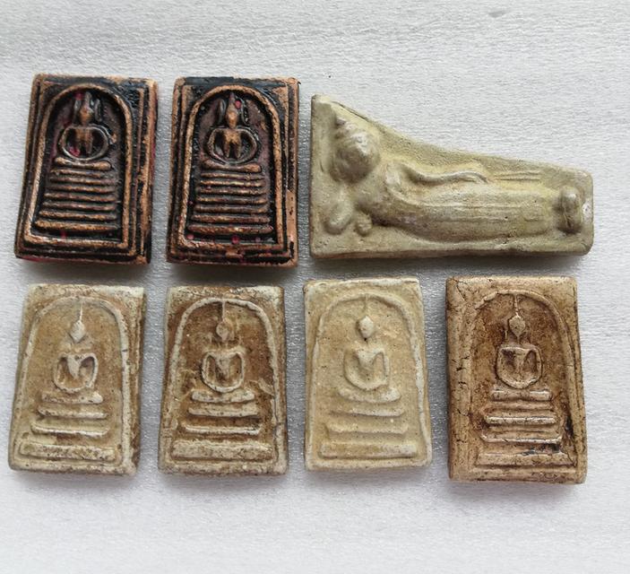 สมเด็จวัดไชโย พิมพ์ไสยาสน์ หลังรางลูกคิด หลังลายเครือเถาวัลย์ 2