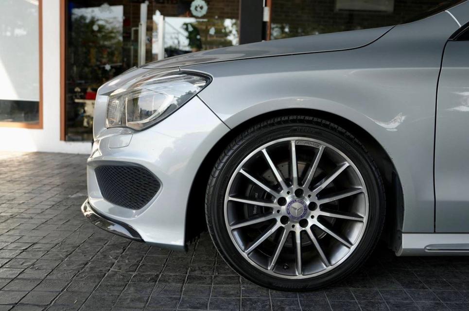 Mercedes-Benz CLA250 W117 AMG Shooting Brake ปี 2016 8