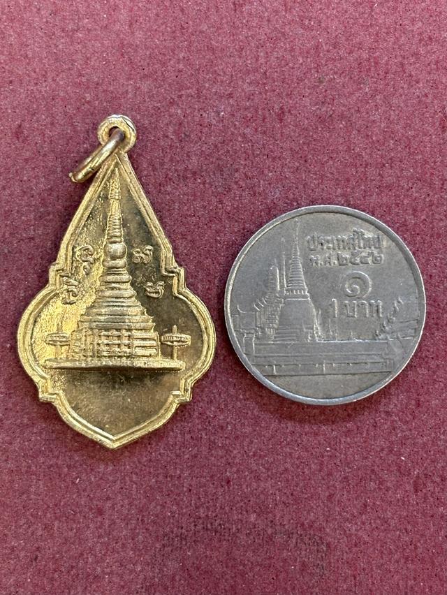 เหรียญ พระบรมธาตุหริภุญชัย ลำพูน กะไหล่ทอง สวยครับ รูปที่ 3