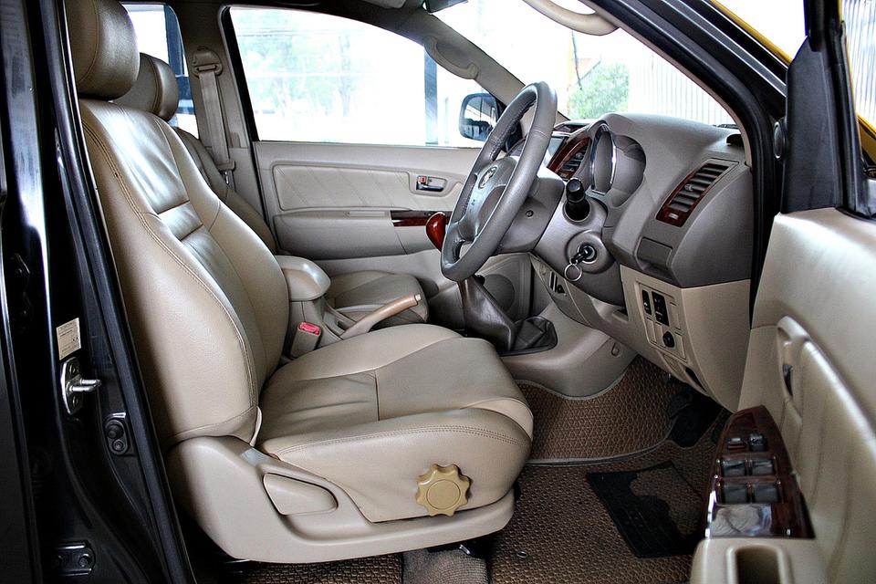 TOYOTA FORTUNER 3.0 G 4WD รูปที่ 8