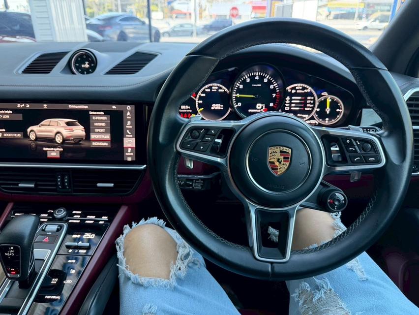 รหัสรถ KPV53 2021 Porsche Cayenne E-Hybrid SUV สีดำ ภายในแดง รูปย่อยที่ 4