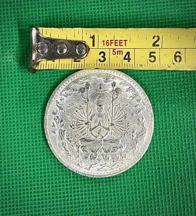 เหรียญพระโพธิสัตว์กวนอิมพันกร หลังอักษรจีน เนื้อเงิน หนัก18กรัม ปี39