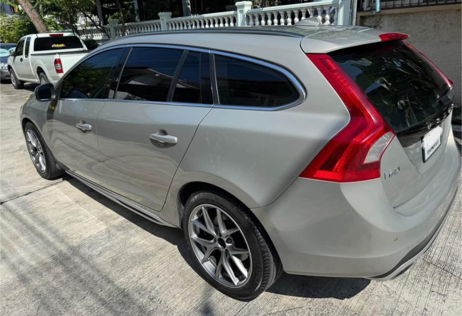 Volvo V60 ปี 2015 4