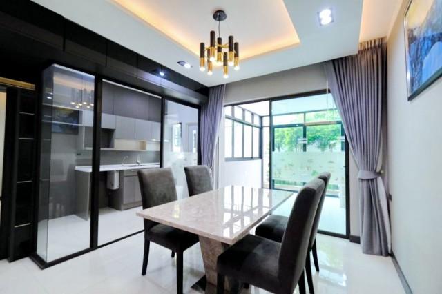 สุคนธสวัสดิ์ 21-29 ทาวน์โฮม 3 ชั้นย่านเอกมัย-รามอินทรา 3 นอน 4 น้ำ 172ตร.ม.ตกแต่งบิ้วอินพร้อมเฟอร์ฯ ใกล้ตลาดสุคนธสวัสดิ์ 3