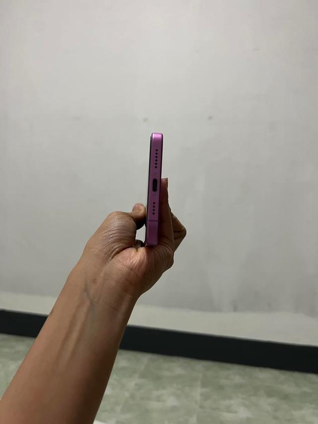 iPhone 16 plus สี Pink  4