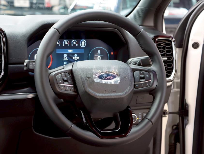 FORD EVEREST 2.0L Bi-Turbo Titanium+2WD ปี 2025 ป้ายแดง 7