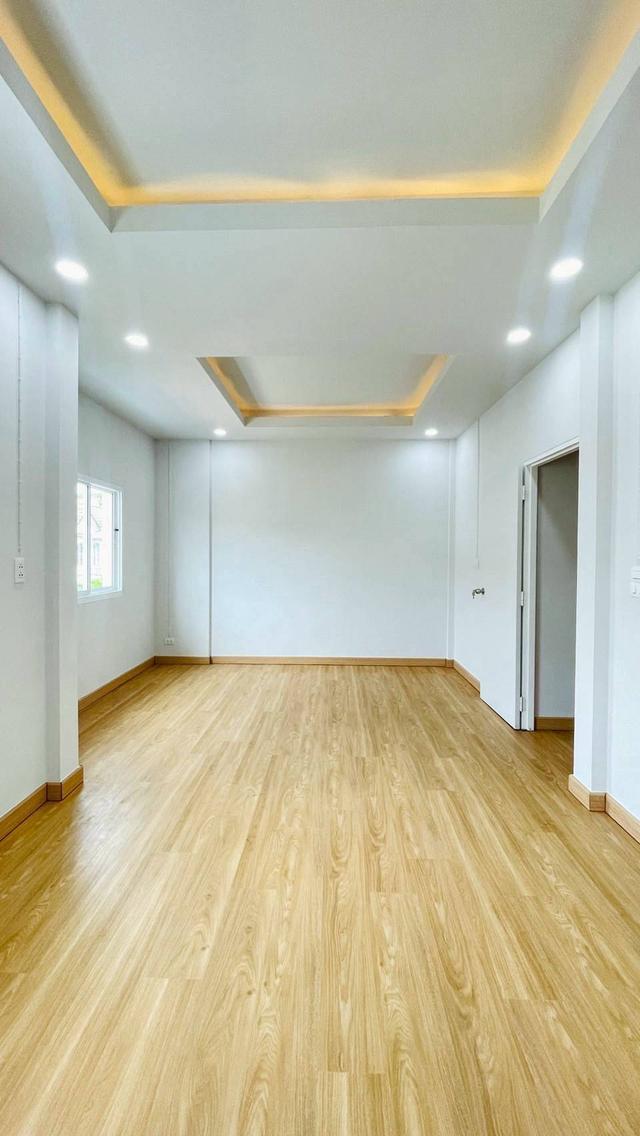 หมู่บ้านบุศรินทร์ ถนนบ้านกล้วย-ไทรน้อยทาวน์เฮาส์ 2  ชั้น ฟังก์ชันครบ ในโครงการ L&H ทำเลซอยบ้านกล้วย ใกล้รถไฟฟ้า 16
