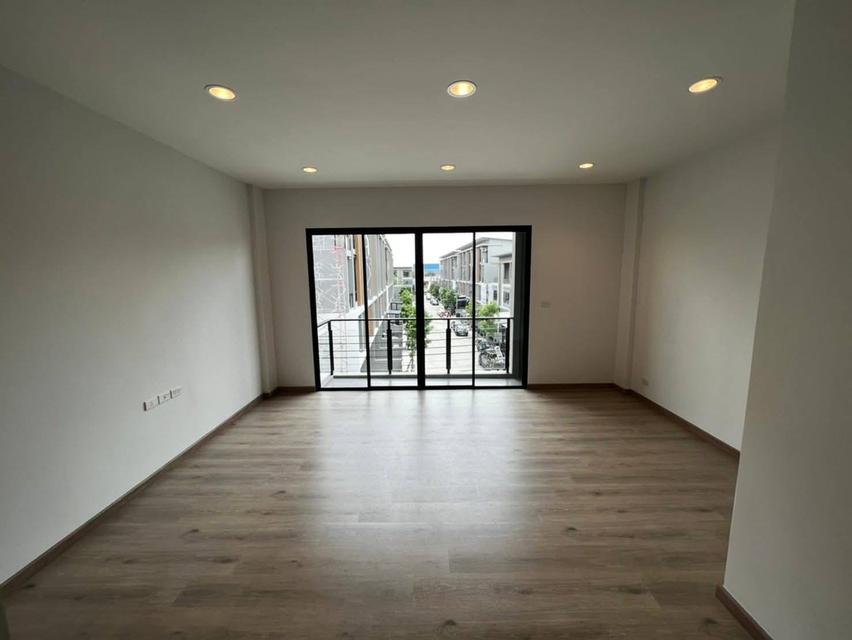 ปล่อยเช่าบ้านเปล่า 3 ชั้น โครงการ Premium Place  พหลโยธิน-รามอินทรา 19