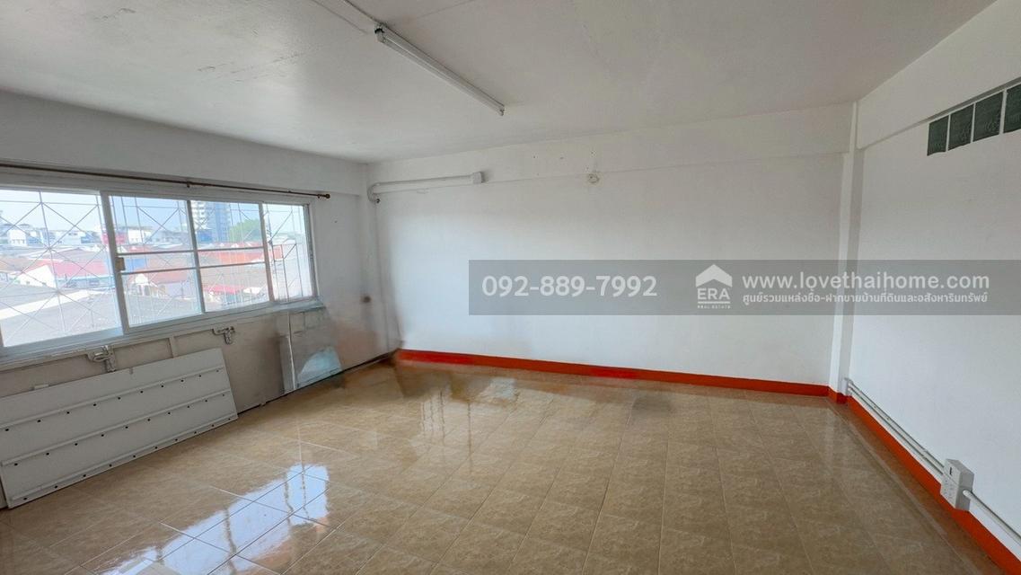 ขายตึกแถว 5 ชั้น หมู่บ้านอมรชัย2 ถนนพระราม2 ซอย34 มีทั้งหมด 4 คูหา พื้นที่ 80.4 ตรว. ราคาถูก ขายเพียง 16 ล้านบาท ใกล้เซ็นทรัล พระราม2 9