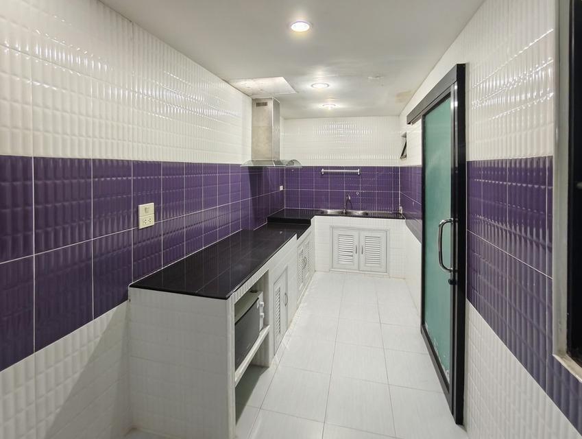 ขายทาวน์โฮมมือสองนนทบุรี โครงการ เดอะคอนเนคอัพ 3 รัตนาธิเบศร์ 17 (The Connect Up 3 Rattanathibet 17) หลังมุม ใกล้รถไฟฟ้าสายสีม่วงสถานี แยกนนทบุรี1 7