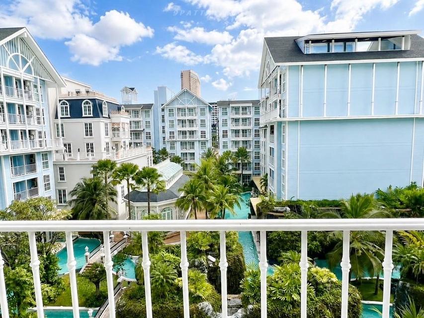 For Rent — Pool View Condo at Grand Florida Pattaya, Na JomtienBeautiful condo for rent at Grand Florida Pattaya, located on Na Jomtien Soi 14 1