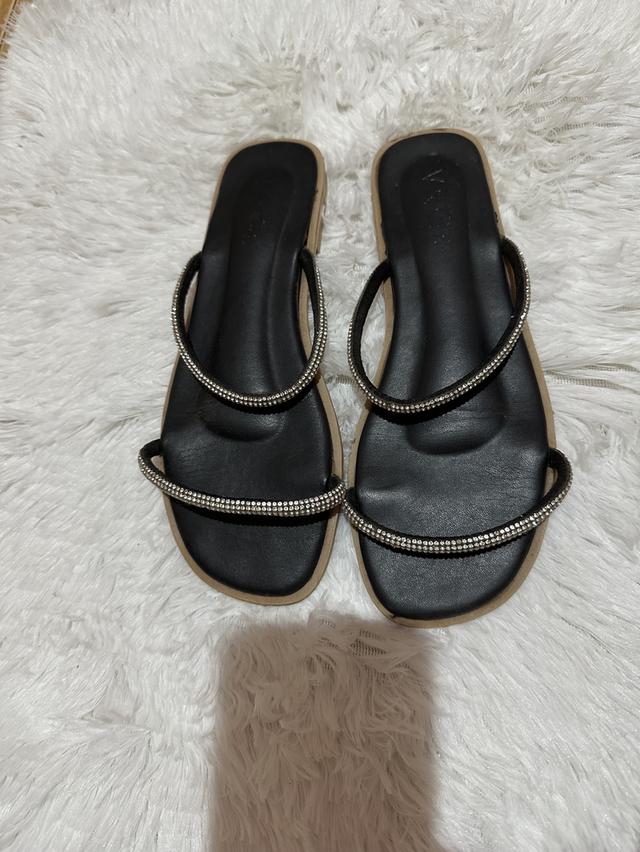 รองเท้าเเฟชั่นมือสอง รูปที่ 2