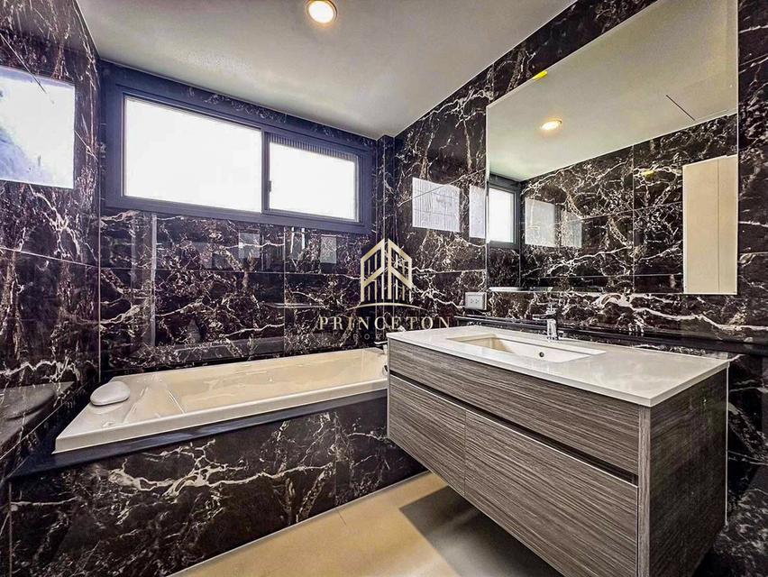 Luxury English-Style Detached House The City Bangna 2 14